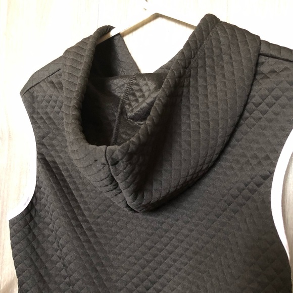 Quilted Textures Crop Top Tank Top Hoodie - Picture 12 of 12